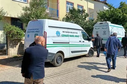 Konya’da kazada hayatını kaybeden aynı aileden 3 kişi son yolculuğuna uğurlandı

