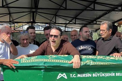 Şarkıcı Atilla Taş’ın kızı gözyaşları arasında toprağa verildi
