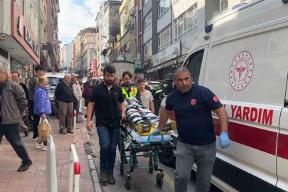 Motosikletinden inen kuryeye SUV araç çarptı

