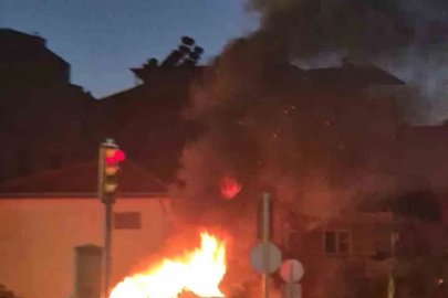 Denizli’de seyir halindeki otomobil alev topuna döndü
