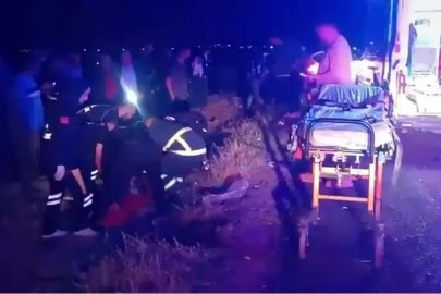 Mardin’de otomobil motosikletle çarpıştı: 1’i ağır 2 yaralı

