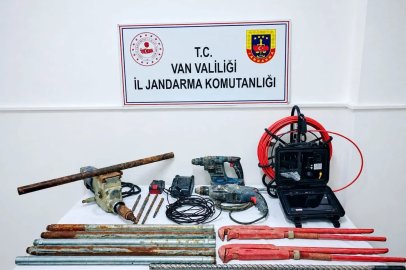 Van’da sit alanında kaçak kazı yapan 2 kişi suçüstü yakalandı
