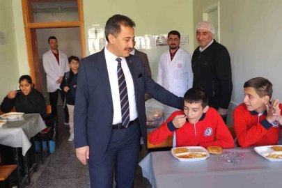 Keleş, taşımalı eğitim gören öğrencilerle yemekte buluştu
