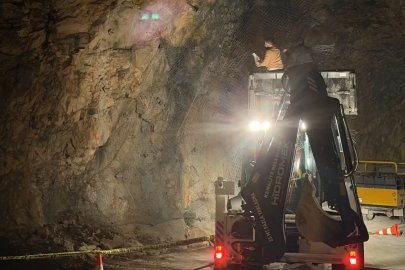 Kemaliye Taş Yolu’nda kaya düşmesine müdahale edildi
