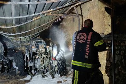 Çivril’de alevler iki tarım aracını kullanılamaz hale getirdi
