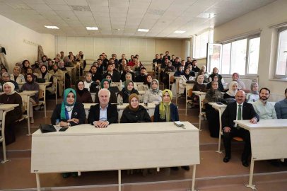Rektör İlahiyat Fakültesi öğrencilerinin dersine konuk oldu
