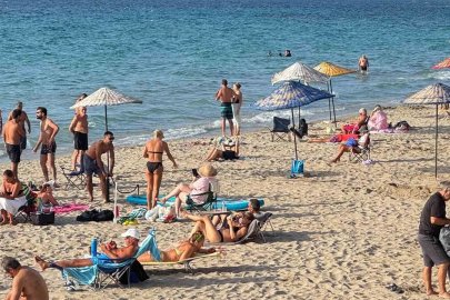 Kuşadası’nda Ekim güneşi deniz keyfini uzattı
