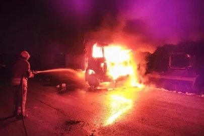 Kumlu’da araç alevlere teslim oldu
