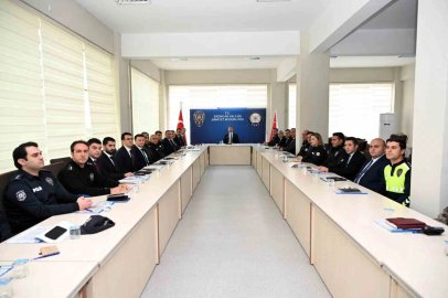 Emniyet Müdürü Doköz, birim amirleriyle toplantı yaptı
