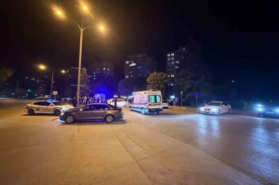 Eskişehir’de 2 otomobil çarpıştı, 1’i yan yattı
