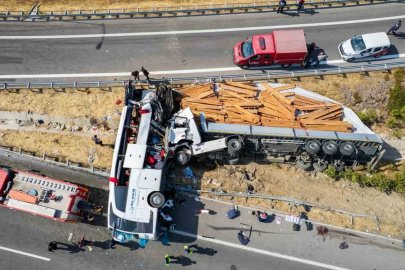 Otobüsteki son yolculuklarında eşini kaybetti
