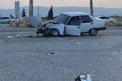 Alaşehir’de otomobil ile tır çarpıştı: 1 yaralı
