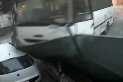 Arnavutköy’de freni boşalan midibüs evin bahçesine girdi
