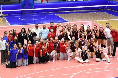 Kadın voleybolculardan muhteşem geri dönüş
