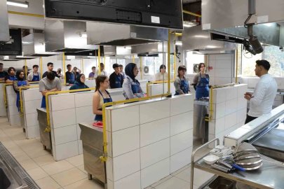 Gastronomi Kulübünden uygulamalı pizza atölyesi
