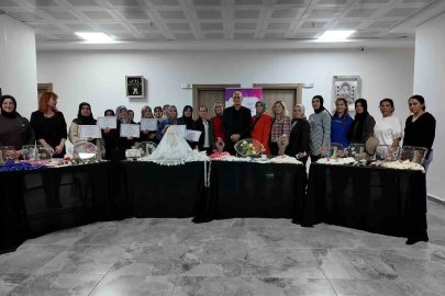 Elazığ’da kursu tamamlayan kadınlara sertifikaları verildi
