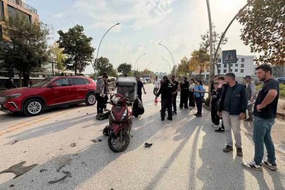 Otomobil ile motokurye çarpıştı: 2 yaralı
