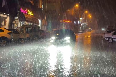 Siverek’te sağanak yağış sele neden oldu: Evleri su bastı

