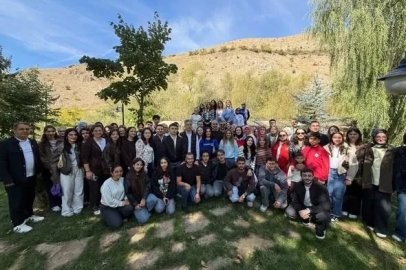 Rektör Kuyrukluyıldız, Eczacılık Fakültesi öğrencileriyle buluştu
