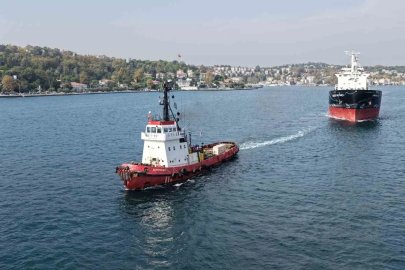 Karadeniz’de vurulan iki gemi İstanbul Boğazı’ndan geçti
