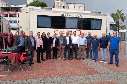 Aliağalı muhtarlardan Kızılay’a kan bağışı
