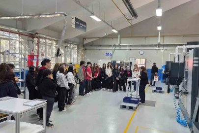 Eskişehir Model Fabrika, İstanbul’dan gelen lise öğrencilerini ağırladı
