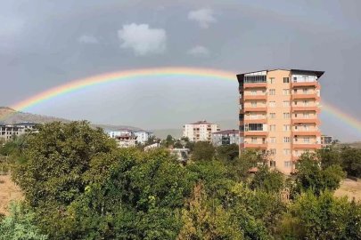Dicle’de gökkuşağının renkli tonları görsel şölen oluşturdu
