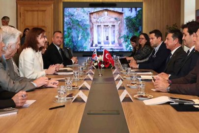 Başkan Aras, Birleşik Krallık Büyükelçisi Jennifer Anderson’ı ağırladı
