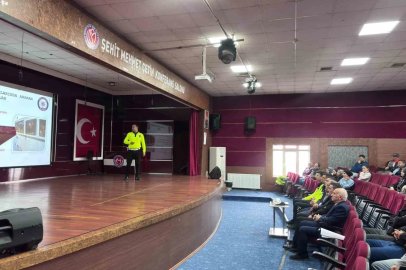 Uşak’ta okul servisi sürücülerine trafik güvenliği eğitimi
