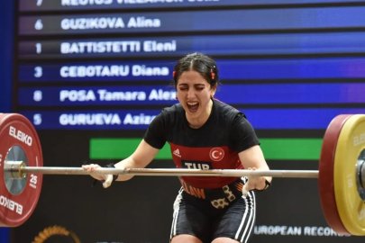 Tarsuslu milli halterci 2 Avrupa rekoruyla şampiyon oldu
