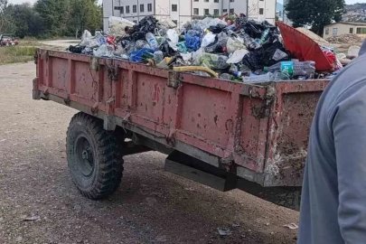 Sakarya Nehri kıyısından 1 günde 1 römork atık toplandı
