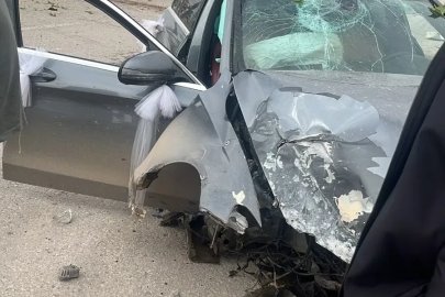 Kontrolden çıkan araç direğe çarparak karşı şeride geçti: 1 yaralı
