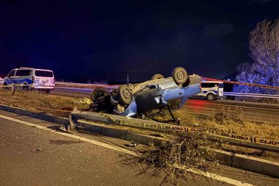 Kayseri’de aydınlatma direğine çarpan otomobil takla attı: 2 ağır yaralı
