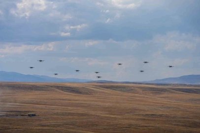 20 KARGU, sürü halinde saldırarak hedefleri imha etti
