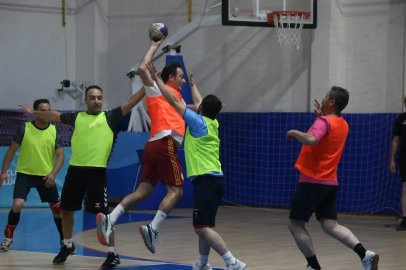 Hentbol ve basketbolda gösteri maçı
