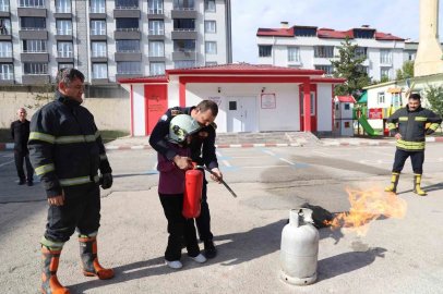 Bayburt’ta öğrencilere afet bilinci uygulamalı anlatıldı
