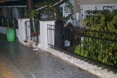 Beykoz’da evlerin giriş katını su bastı: Vatandaşlar kovalarla suyu tahliye etmeye çalıştı
