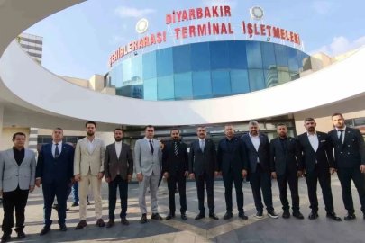 MHP Diyarbakır İl Başkanı Özcoşkun, otobüs terminalinde esnafla bir araya geldi
