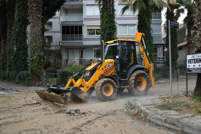 Kuşadası’nda fırtına sonrası ekipler sahaya indi
