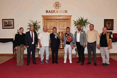 Şampiyon pehlivandan Başkan Aras’a ziyaret
