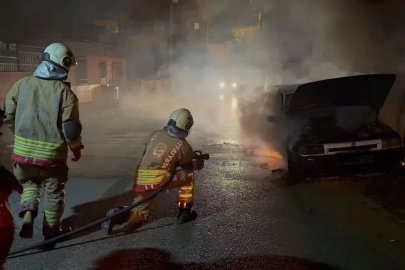 İskenderun’da park halindeki TOFAŞ’ta yangın çıktı

