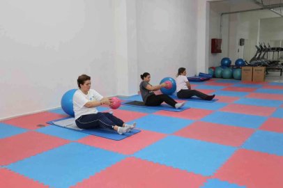 Şehzadeler’de kadınlar haftanın 5 günü sporla buluşuyor
