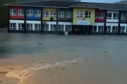 Arnavutköy’de dere taştı, okulu su bastı
