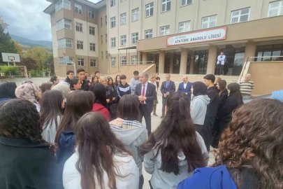 Müdür Yılmaz’dan öğrencilere "akımlara kapılmayın" uyarısı
