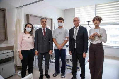 EBYÜ Rektörü Kuyrukluyıldız’dan tedavi gören öğrencilere ziyaret
