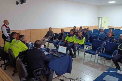 Okul servis şoförlerine trafik güvenliği eğitimi
