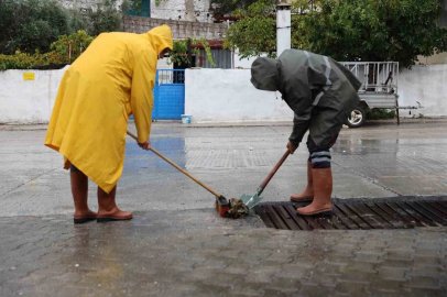Sağanak yağışa karşı Menteşe’de kesintisiz mesai
