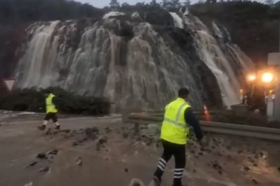 Kuzey Marmara’da sular yollara taştı, trafik felç oldu
