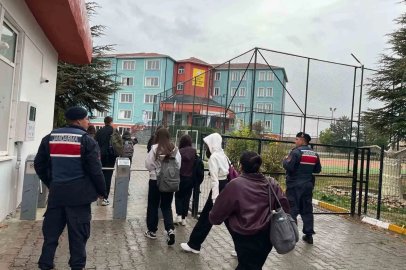 Eskişehir’de jandarmadan okul çevreleri ve servislere yönelik denetim
