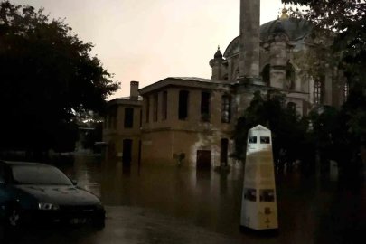 Tarihi Sadabat Camisi ve Sedef Atölyesi sular altında kaldı
